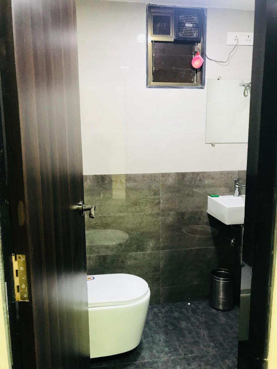 Hotel Shabana - Colaba Causeway Mumbai Exterior foto